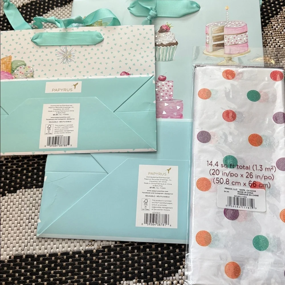 🆕Papyrus 2 Gift Bags And 2 Packages Of Tissue Paper